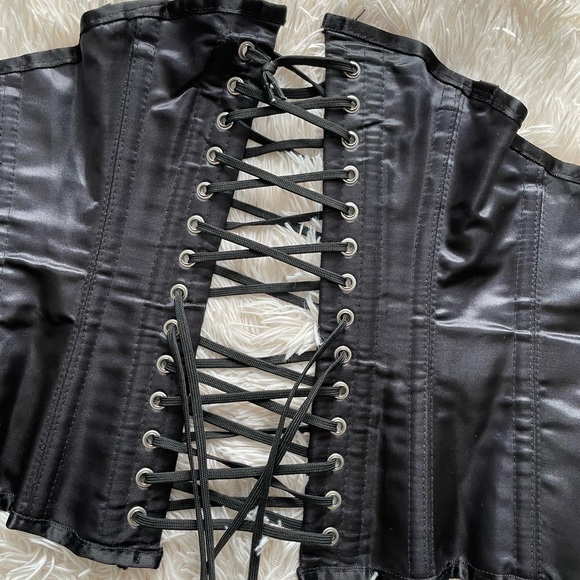 Black Steel Boned Lace Up Corset - Picture 9 of 9